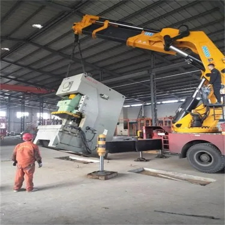 密云吊车出租:了解使用注意事项和“十不吊”规定!